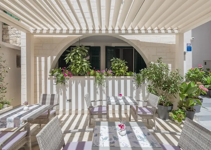 לינה וארוחת בוקר Balatura The Fine ספליט