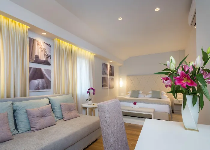 לינה וארוחת בוקר Balatura The Fine 4*