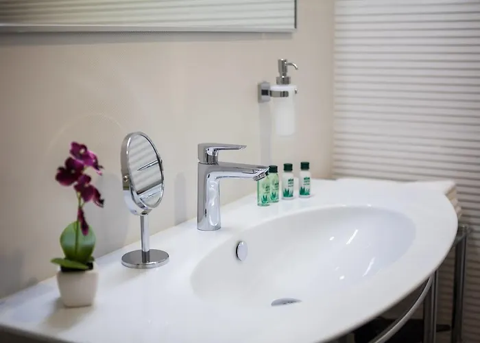 לינה וארוחת בוקר Balatura The Fine