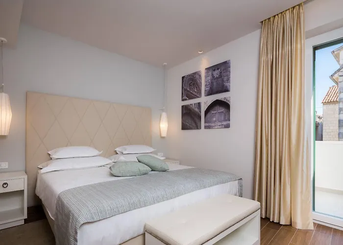 לינה וארוחת בוקר Balatura The Fine ספליט