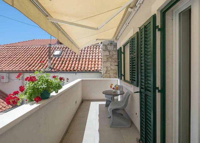 לינה וארוחת בוקר Balatura The Fine 4*